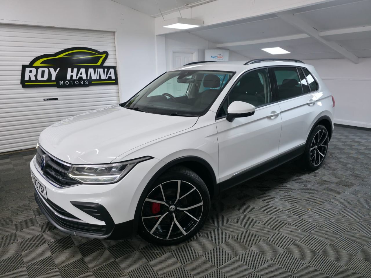 2022 VOLKSWAGEN TIGUAN 1.5 TSI Life SUV 5dr Petrol Manual Euro 6 (s/s) (150 ps) 1 Owner - Sensors - vehicle photo 2 for sale on PureCar