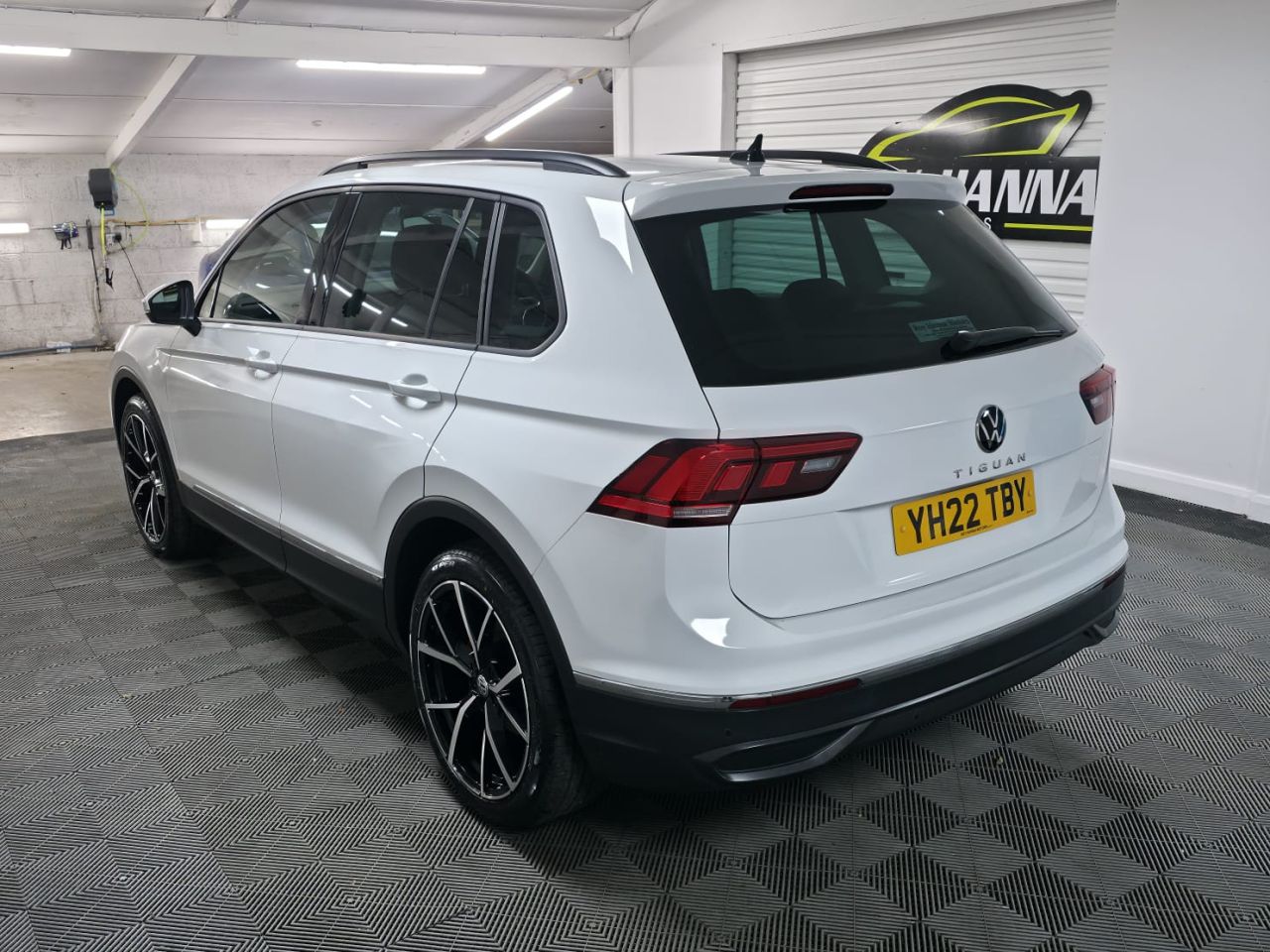 2022 VOLKSWAGEN TIGUAN 1.5 TSI Life SUV 5dr Petrol Manual Euro 6 (s/s) (150 ps) 1 Owner - Sensors - vehicle photo 4 for sale on PureCar