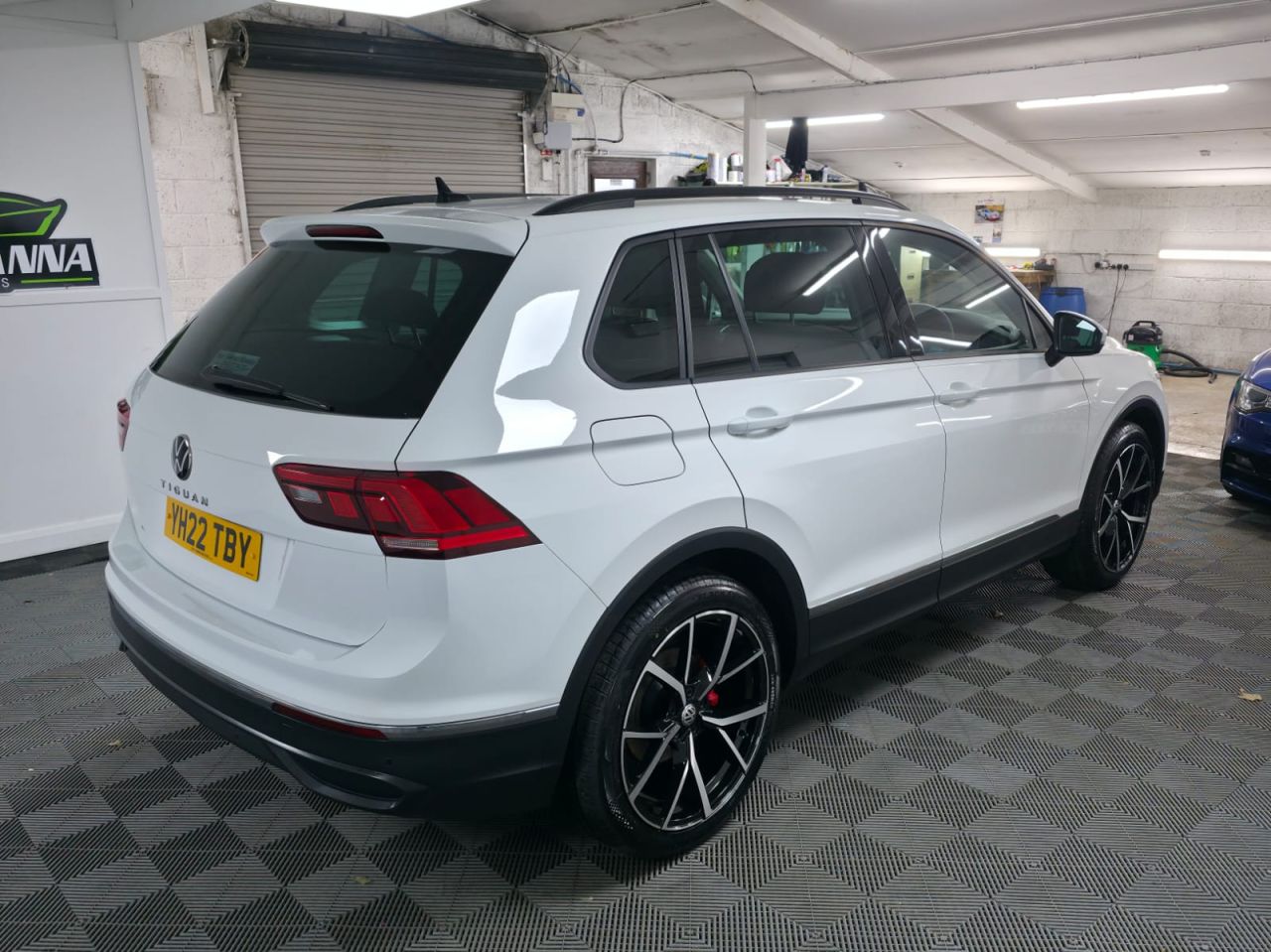 2022 VOLKSWAGEN TIGUAN 1.5 TSI Life SUV 5dr Petrol Manual Euro 6 (s/s) (150 ps) 1 Owner - Sensors - vehicle photo 6 for sale on PureCar
