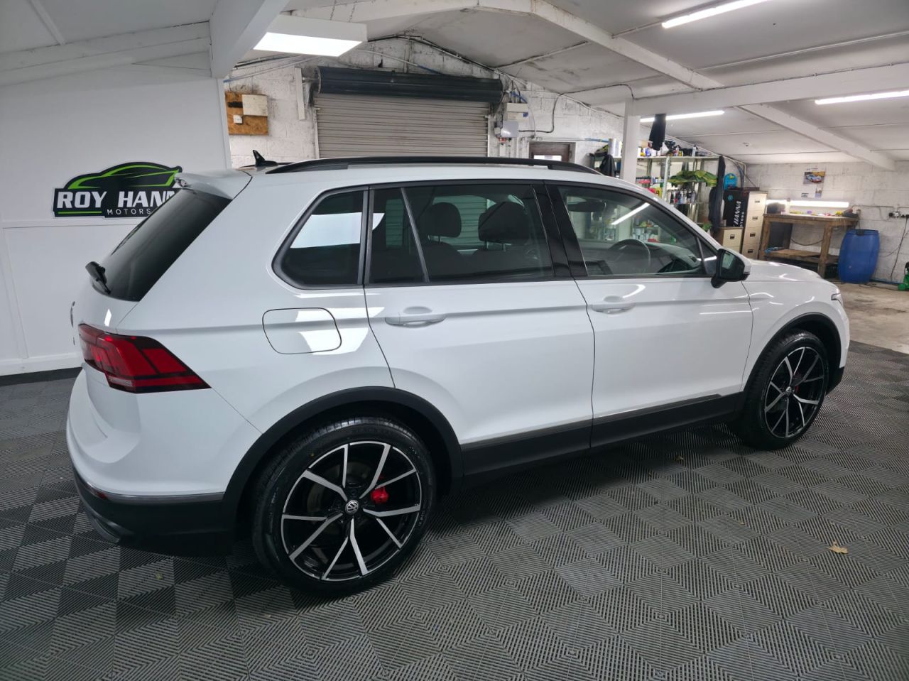 2022 VOLKSWAGEN TIGUAN 1.5 TSI Life SUV 5dr Petrol Manual Euro 6 (s/s) (150 ps) 1 Owner - Sensors - vehicle photo 7 for sale on PureCar