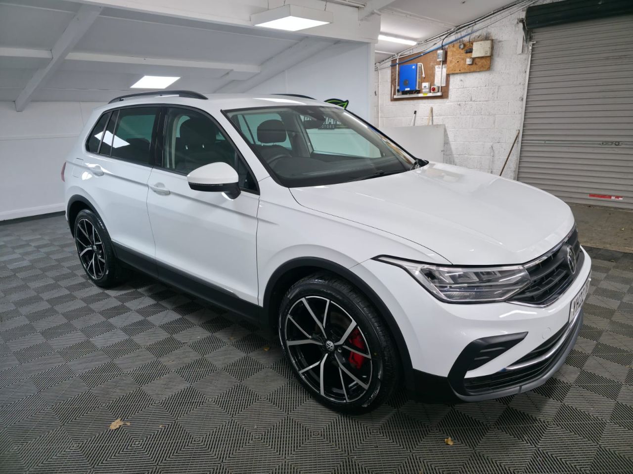 2022 VOLKSWAGEN TIGUAN 1.5 TSI Life SUV 5dr Petrol Manual Euro 6 (s/s) (150 ps) 1 Owner - Sensors - vehicle photo 8 for sale on PureCar