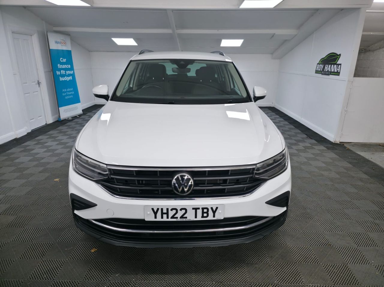 2022 VOLKSWAGEN TIGUAN 1.5 TSI Life SUV 5dr Petrol Manual Euro 6 (s/s) (150 ps) 1 Owner - Sensors - vehicle photo 9 for sale on PureCar