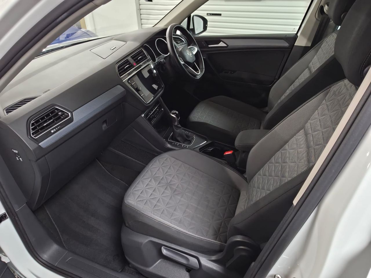 2022 VOLKSWAGEN TIGUAN 1.5 TSI Life SUV 5dr Petrol Manual Euro 6 (s/s) (150 ps) 1 Owner - Sensors - vehicle photo 11 for sale on PureCar