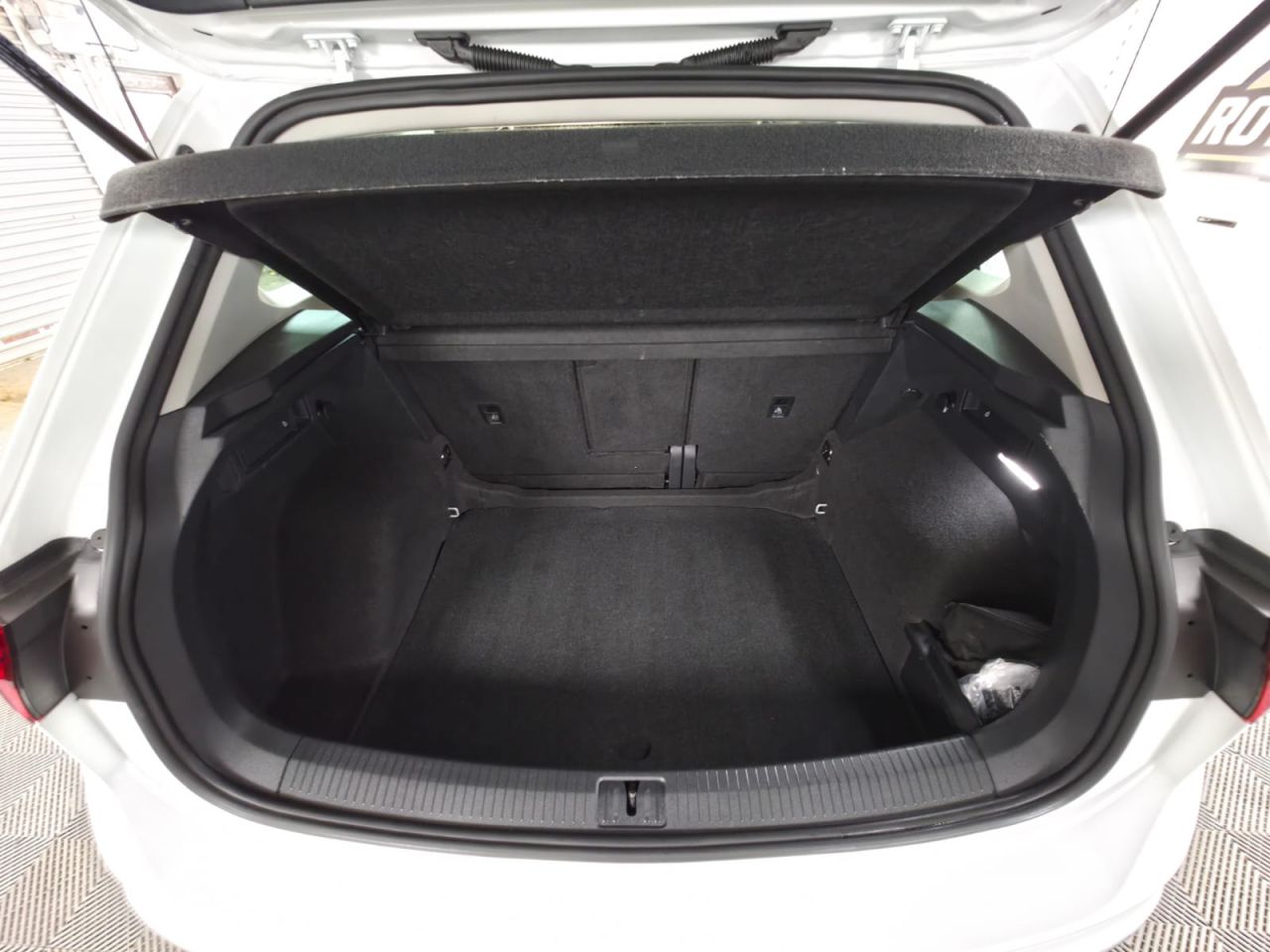 2022 VOLKSWAGEN TIGUAN 1.5 TSI Life SUV 5dr Petrol Manual Euro 6 (s/s) (150 ps) 1 Owner - Sensors - vehicle photo 16 for sale on PureCar