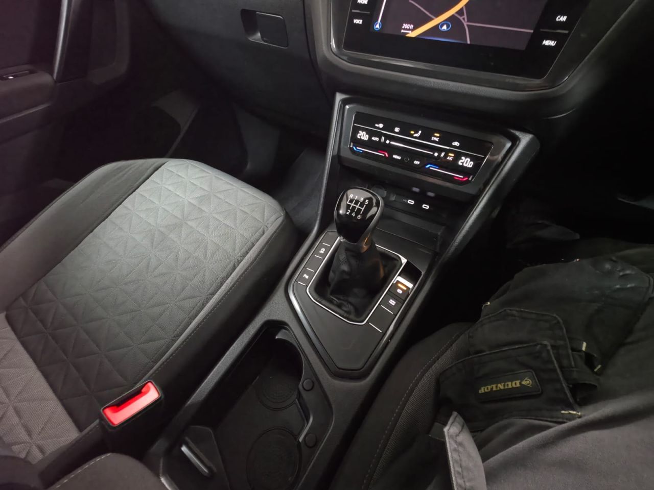 2022 VOLKSWAGEN TIGUAN 1.5 TSI Life SUV 5dr Petrol Manual Euro 6 (s/s) (150 ps) 1 Owner - Sensors - vehicle photo 22 for sale on PureCar