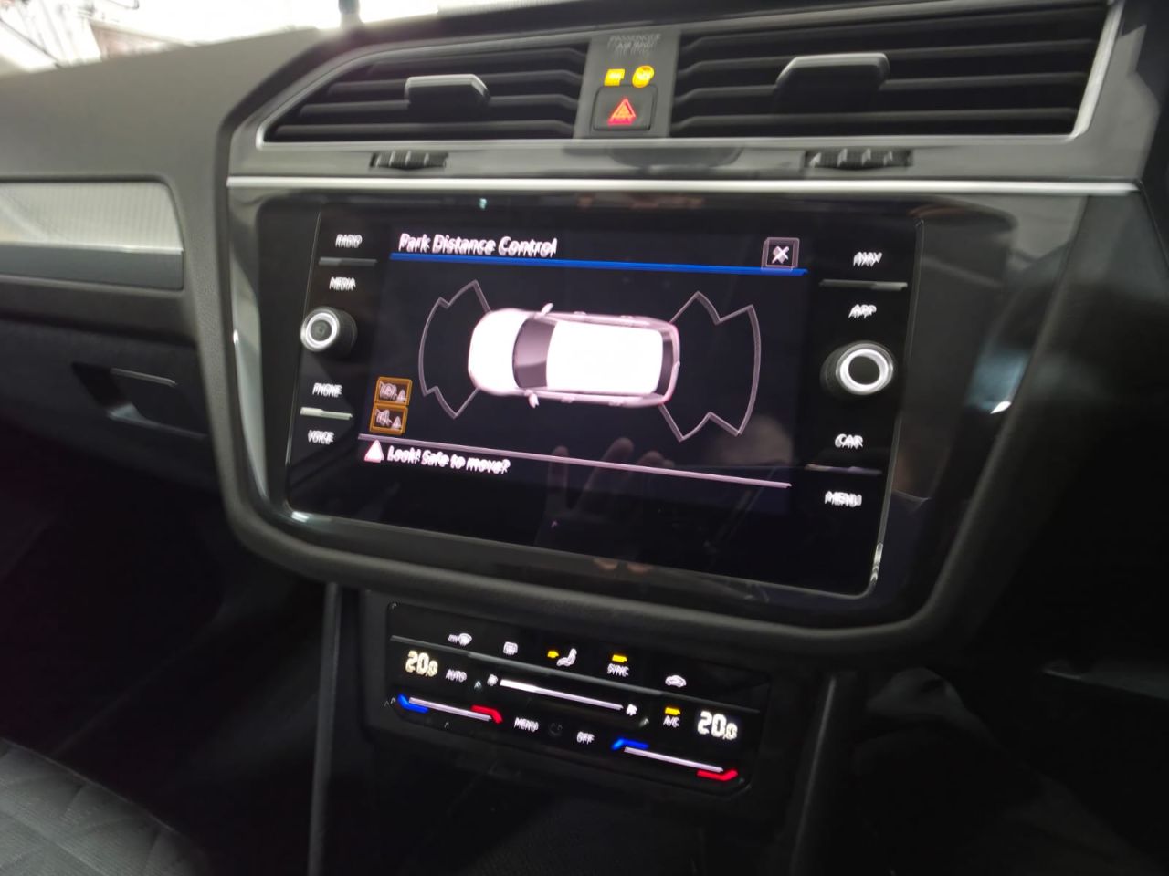 2022 VOLKSWAGEN TIGUAN 1.5 TSI Life SUV 5dr Petrol Manual Euro 6 (s/s) (150 ps) 1 Owner - Sensors - vehicle photo 24 for sale on PureCar