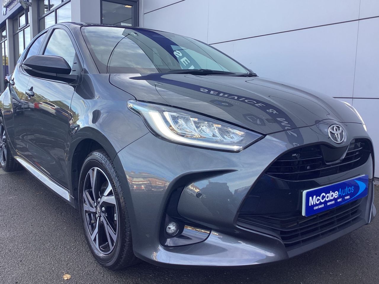 2025 TOYOTA YARIS 1.5 VVT-h Design Hatchback 5dr Petrol Hybrid E-CVT Euro 6 (s/s) (116 ps) - vehicle photo 17 for sale on PureCar