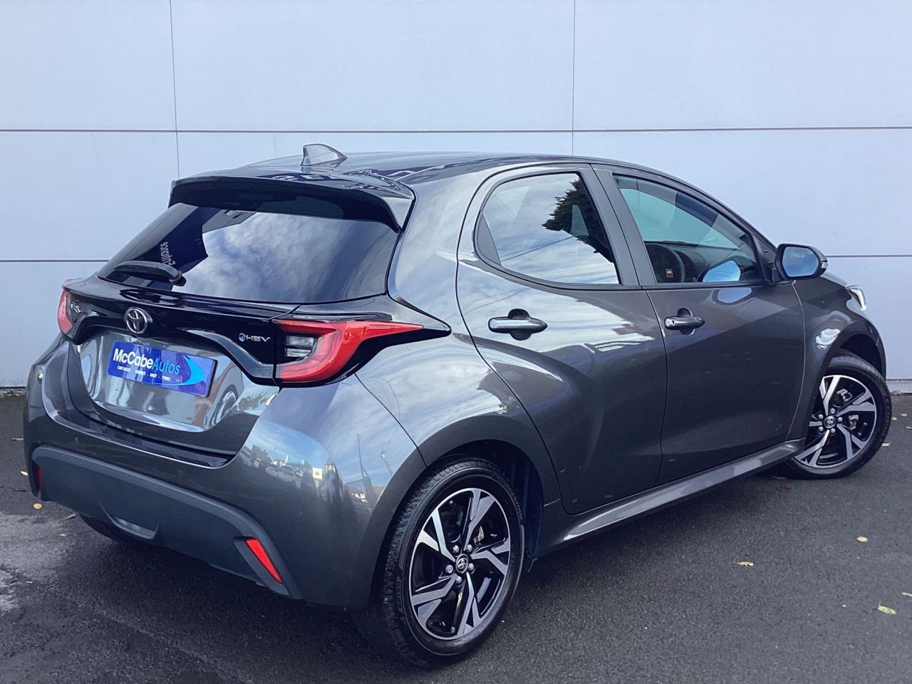 2025 TOYOTA YARIS 1.5 VVT-h Design Hatchback 5dr Petrol Hybrid E-CVT Euro 6 (s/s) (116 ps) - vehicle photo 5 for sale on PureCar