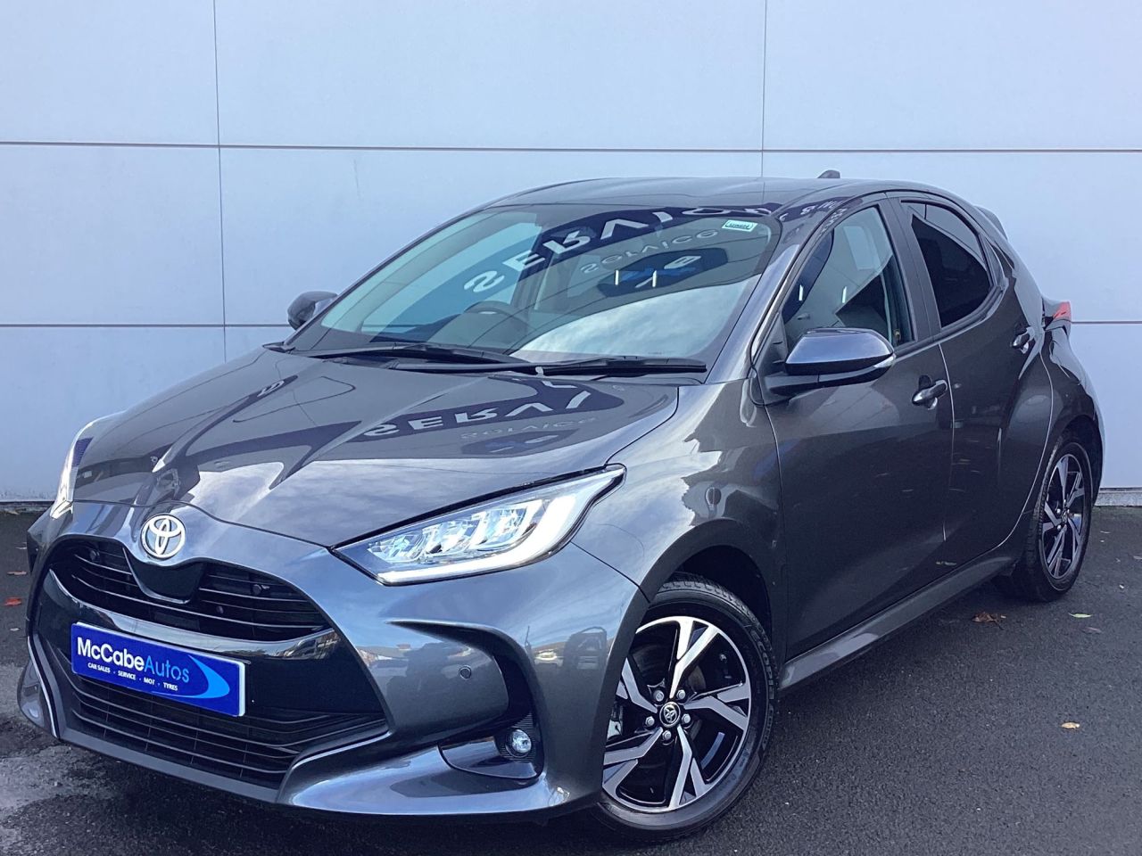 2025 TOYOTA YARIS 1.5 VVT-h Design Hatchback 5dr Petrol Hybrid E-CVT Euro 6 (s/s) (116 ps) - vehicle photo 3 for sale on PureCar