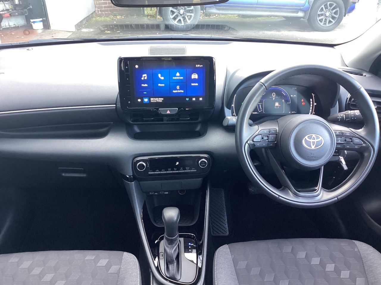 2025 TOYOTA YARIS 1.5 VVT-h Design Hatchback 5dr Petrol Hybrid E-CVT Euro 6 (s/s) (116 ps) - vehicle photo 22 for sale on PureCar