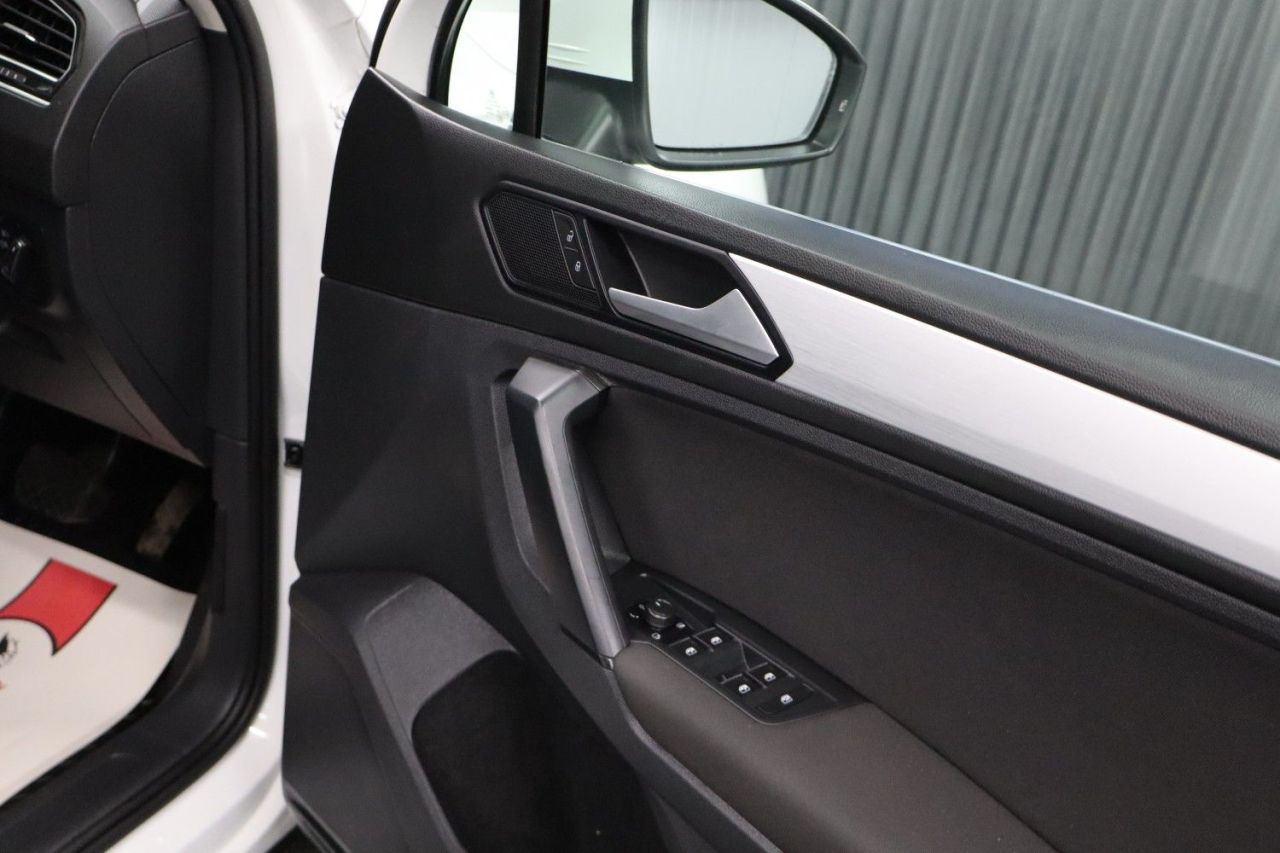 2020 VOLKSWAGEN TIGUAN 2.0 TDI Match SUV 5dr Diesel DSG Euro 6 (s/s) (150 ps) HIGH SPEC TIGUAN / R - vehicle photo 25 for sale on PureCar