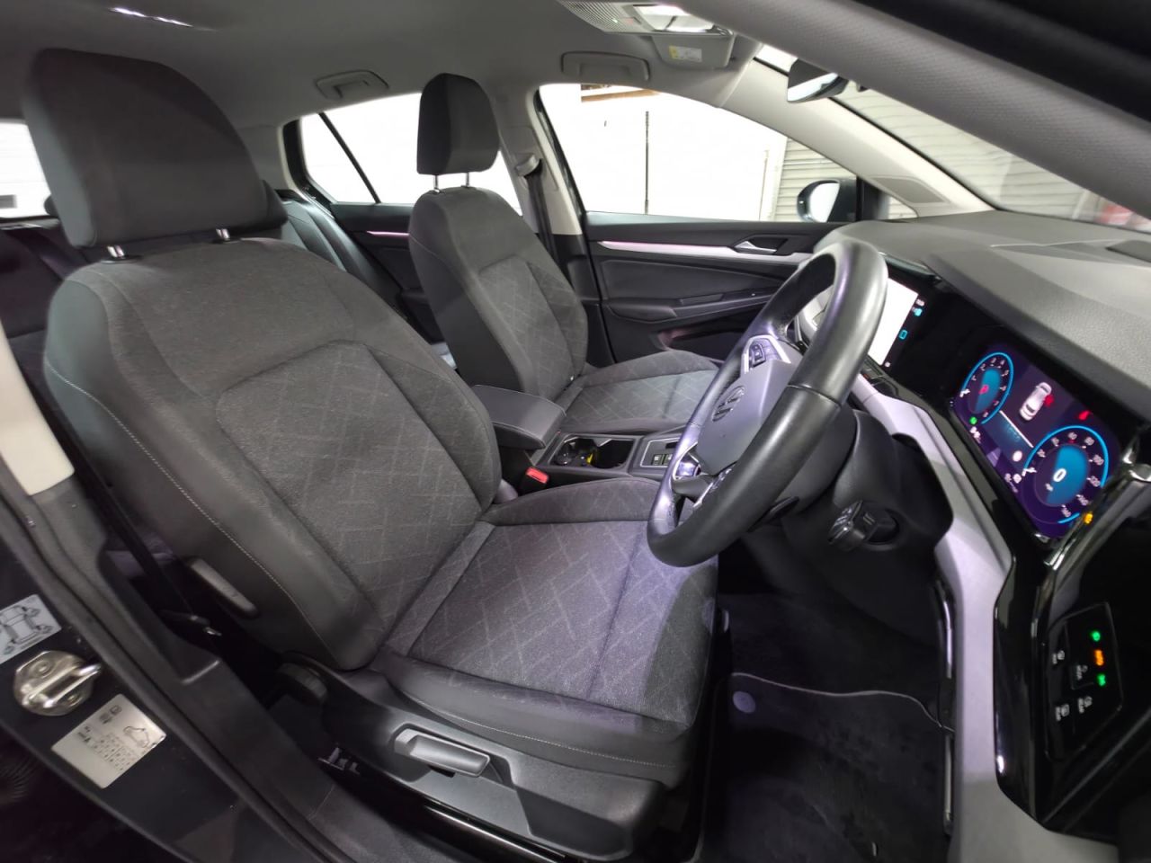 2023 VOLKSWAGEN GOLF 1.5 eTSI MHEV Life Hatchback 5dr Petrol Hybrid DSG Euro 6 (s/s) (150 ps) 1 - vehicle photo 19 for sale on PureCar