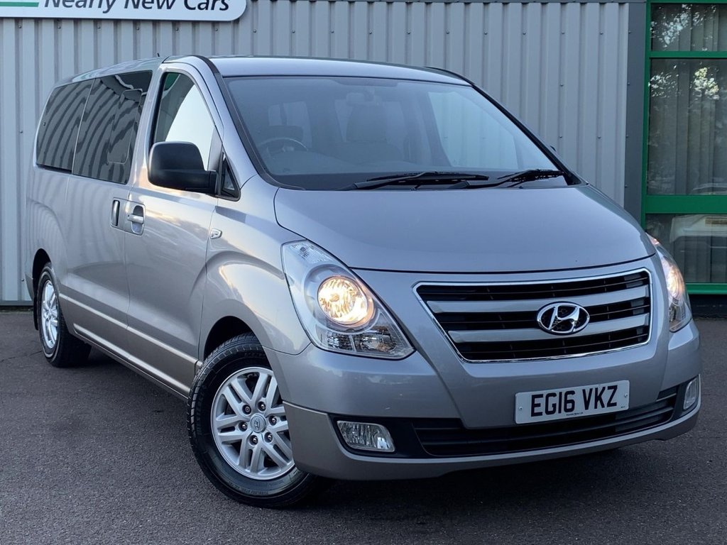 Silver 2016 Hyundai i800 MPV Rear-wheel drive Automatic