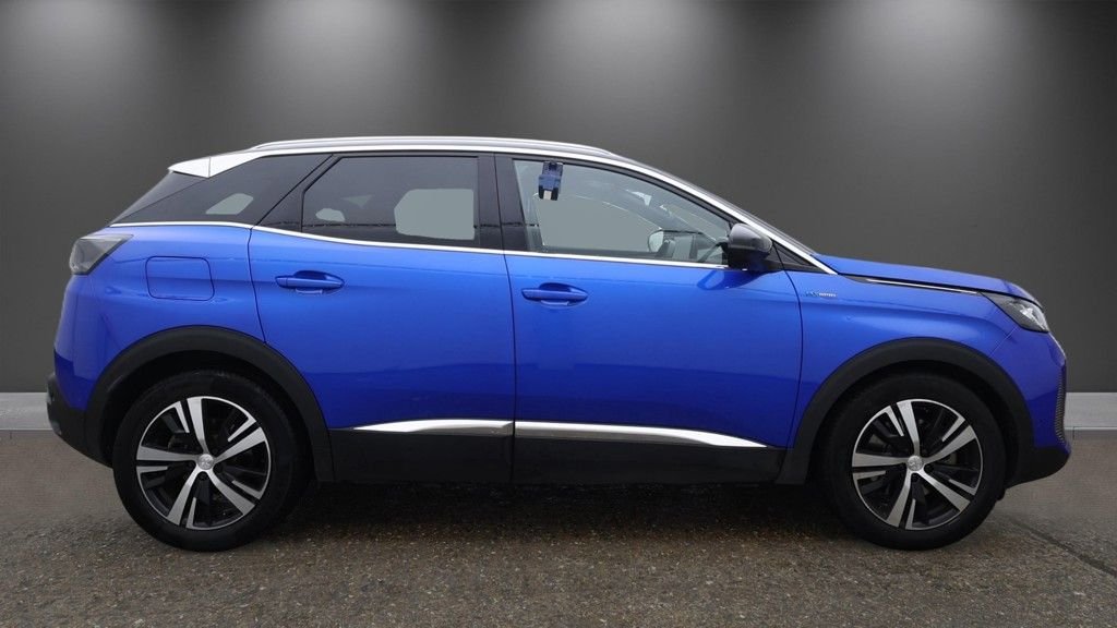 2021 Peugeot 3008 — image 5