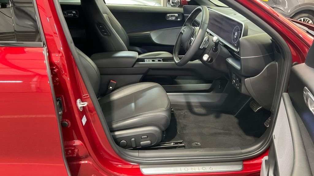 2023 Hyundai Ioniq 6 — image 2