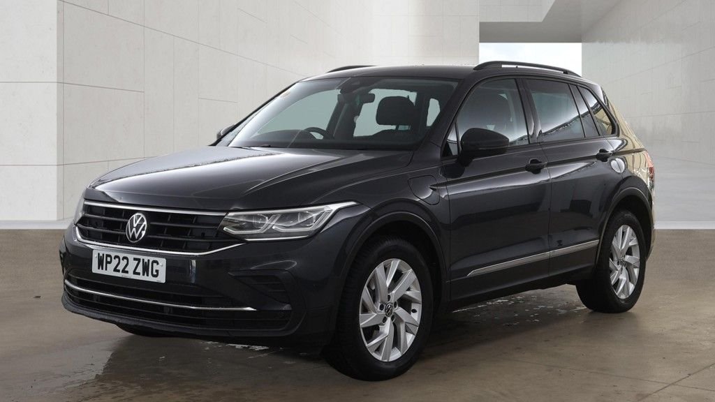 2022 Volkswagen Tiguan — image 3