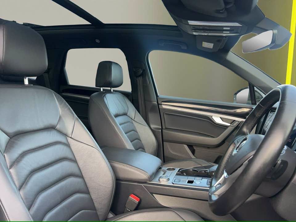 2019 VOLKSWAGEN TOUAREG 3.0 TDI V6 R-Line SUV 5dr Diesel Tiptronic 4Motion Euro 6 (s/s) (286 ps) - vehicle photo 9 for sale on PureCar
