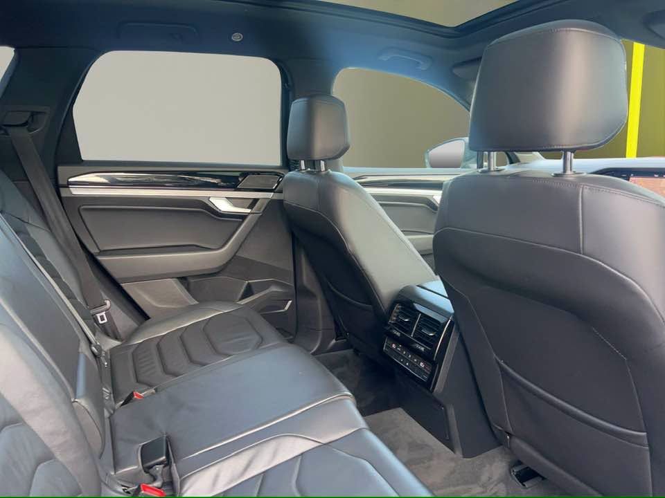 2019 VOLKSWAGEN TOUAREG 3.0 TDI V6 R-Line SUV 5dr Diesel Tiptronic 4Motion Euro 6 (s/s) (286 ps) - vehicle photo 10 for sale on PureCar