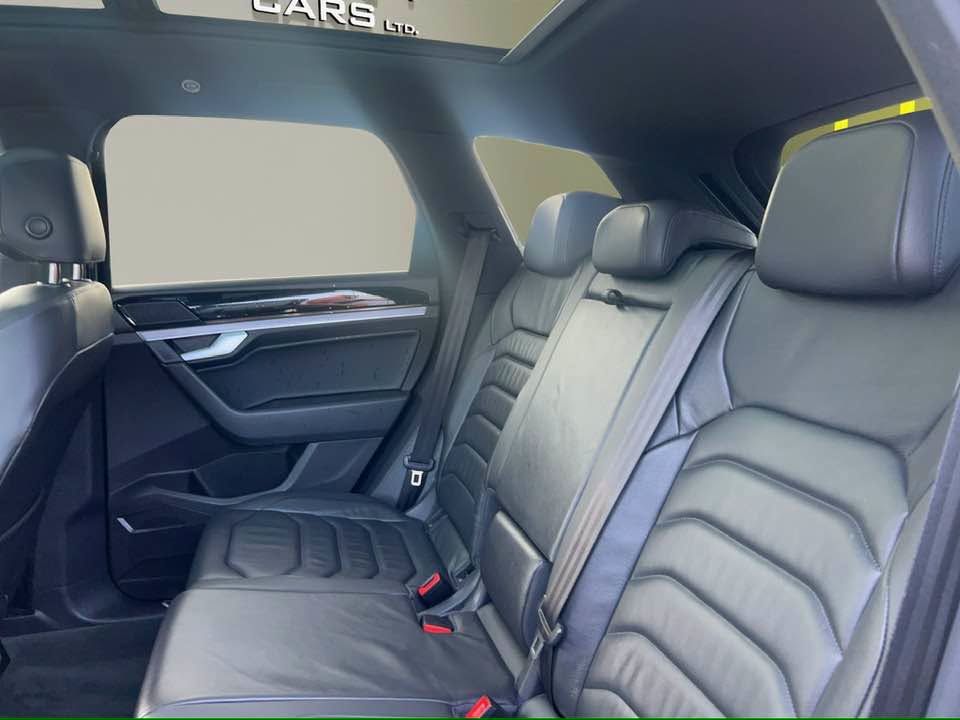 2019 VOLKSWAGEN TOUAREG 3.0 TDI V6 R-Line SUV 5dr Diesel Tiptronic 4Motion Euro 6 (s/s) (286 ps) - vehicle photo 13 for sale on PureCar