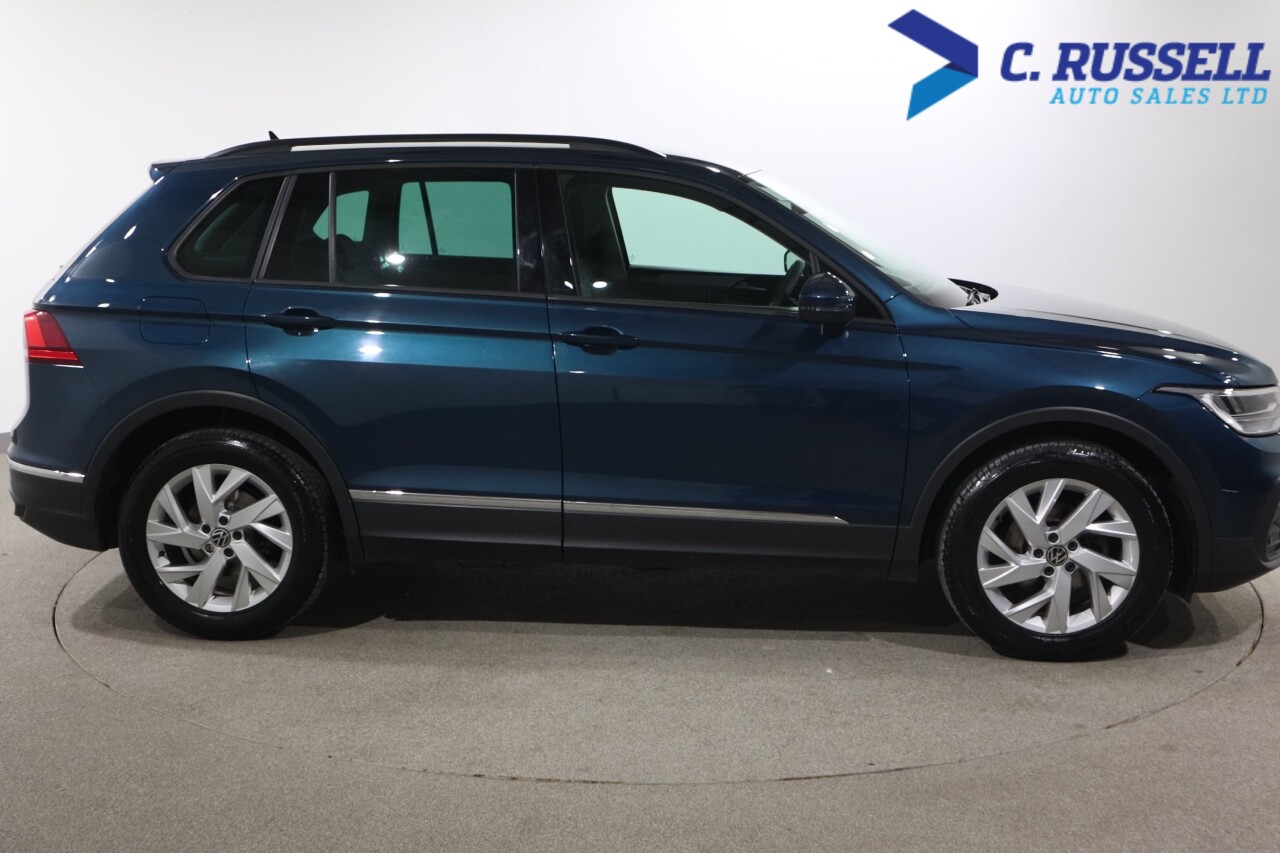 2023 VOLKSWAGEN TIGUAN 1.5 TSI Life SUV 5dr Petrol Manual Euro 6 (s/s) (150 ps) - vehicle photo 8 for sale on PureCar