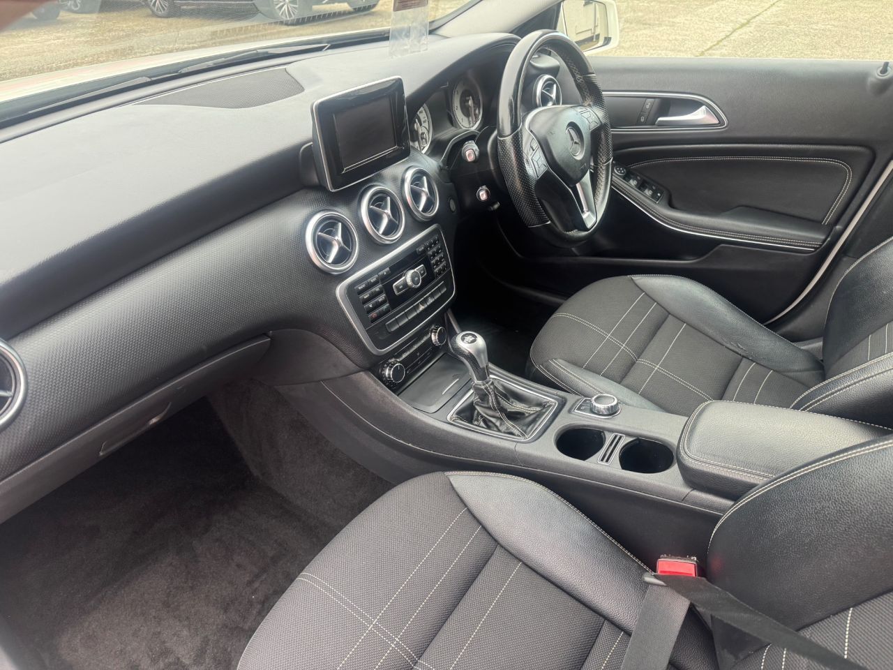 2015 MERCEDES A CLASS 1.5 A180 CDI Sport Hatchback 5dr Diesel Manual Euro 5 (s/s) (109 ps) - vehicle photo 9 for sale on PureCar