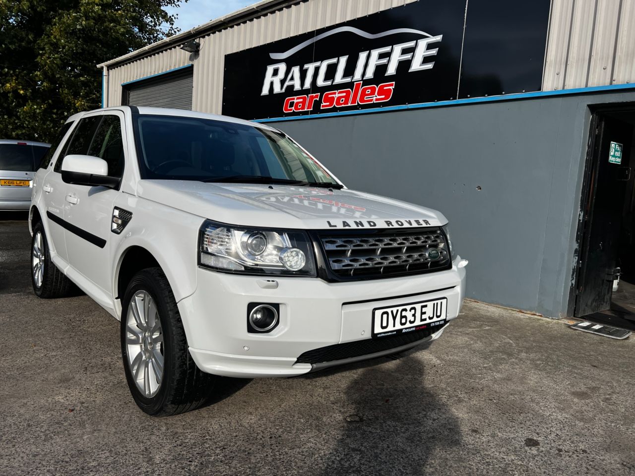 2013 LAND ROVER FREELANDER 2.2 SD4 HSE Lux SUV 5dr Diesel CommandShift 4WD Euro 5 (190 ps) - vehicle photo 2 for sale on PureCar