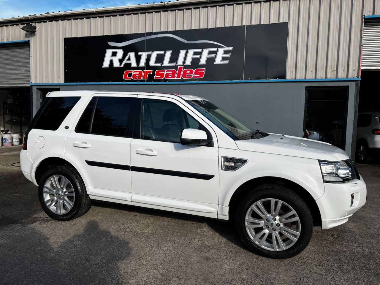 2013 LAND ROVER FREELANDER 2.2 SD4 HSE Lux SUV 5dr Diesel CommandShift 4WD Euro 5 (190 ps) - vehicle photo 3 for sale on PureCar