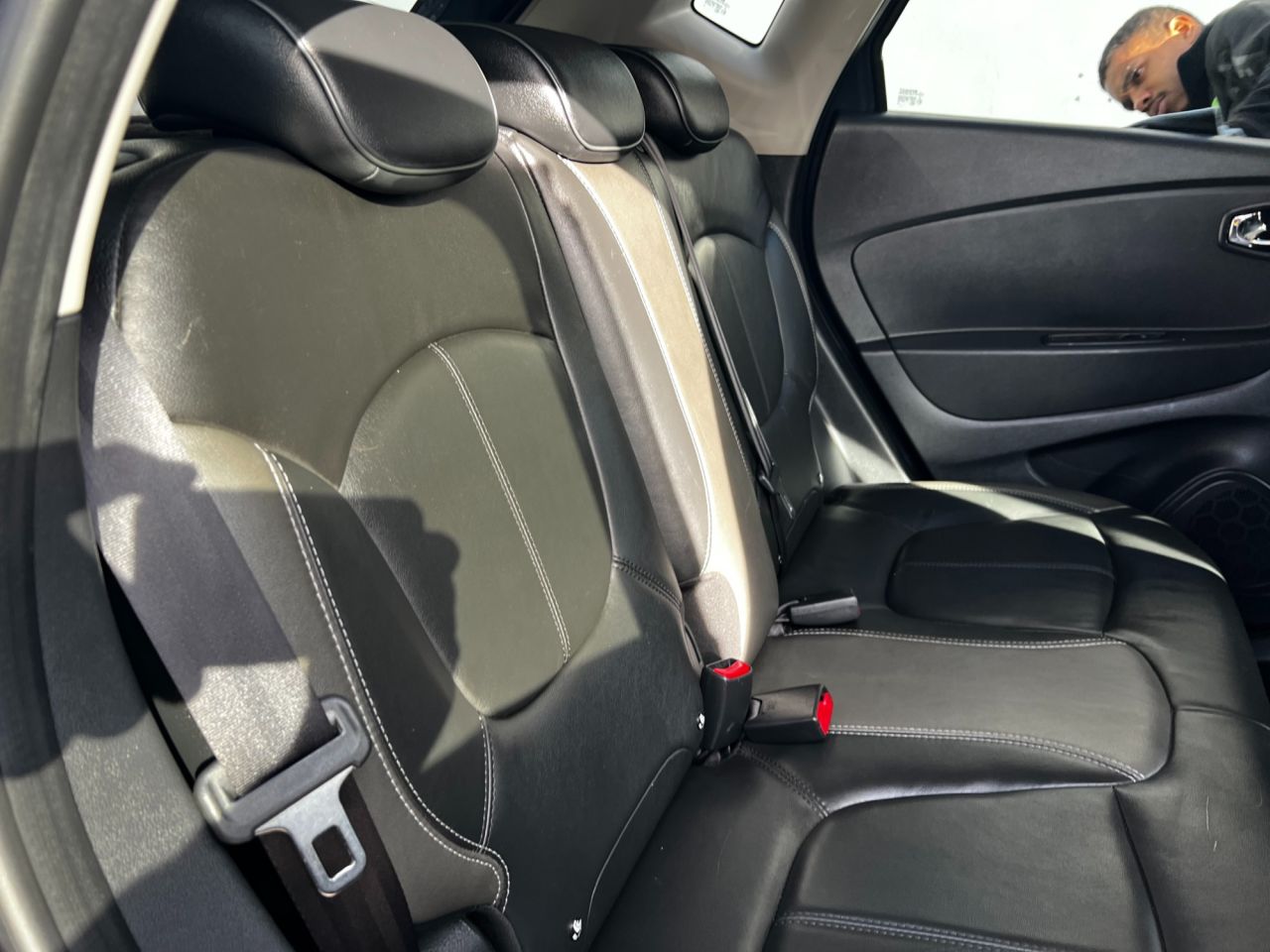 2016 RENAULT CAPTUR 1.5 dCi ENERGY Signature Nav SUV 5dr Diesel Manual Euro 6 (s/s) (110 ps) - vehicle photo 12 for sale on PureCar