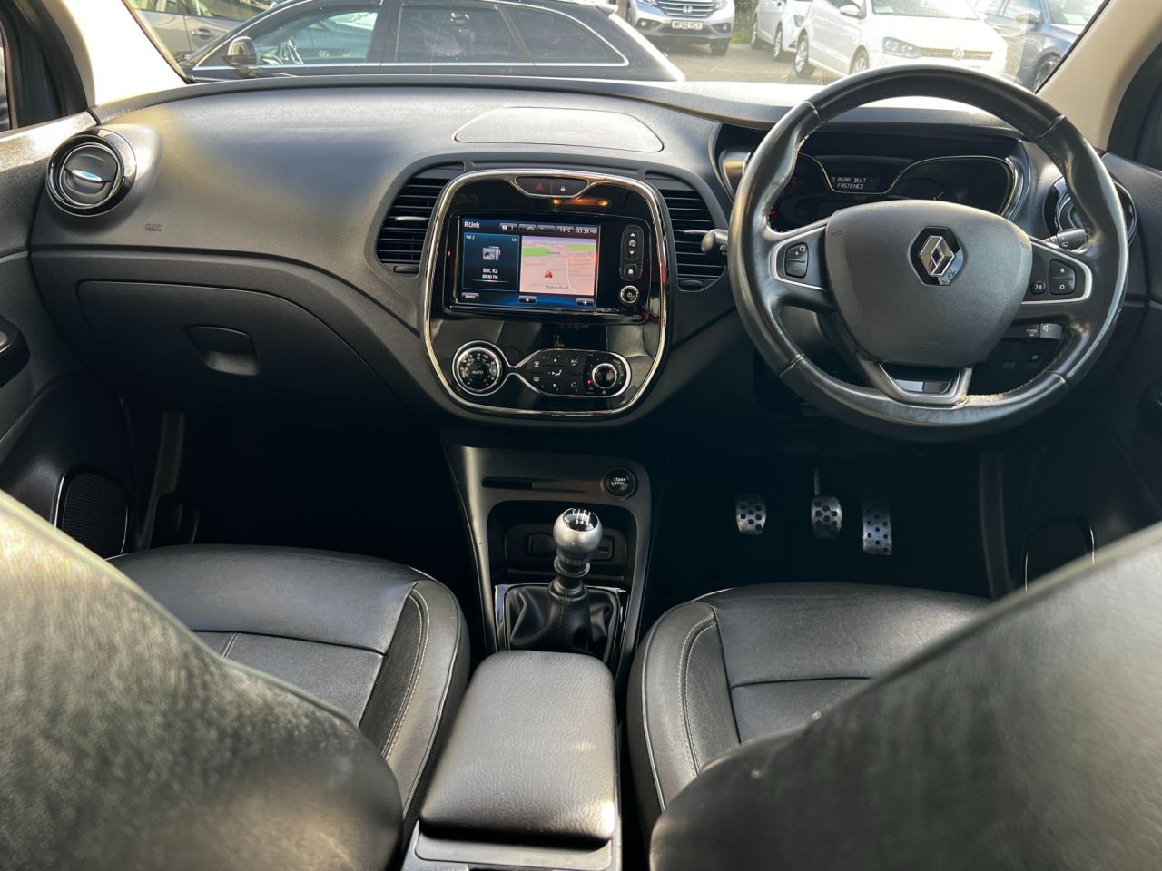 2016 RENAULT CAPTUR 1.5 dCi ENERGY Signature Nav SUV 5dr Diesel Manual Euro 6 (s/s) (110 ps) - vehicle photo 13 for sale on PureCar
