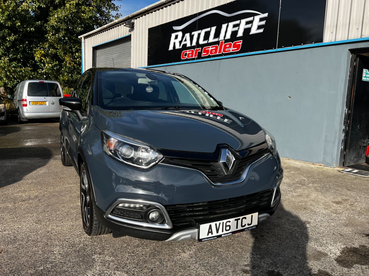2016 RENAULT CAPTUR 1.5 dCi ENERGY Signature Nav SUV 5dr Diesel Manual Euro 6 (s/s) (110 ps) - vehicle photo 3 for sale on PureCar