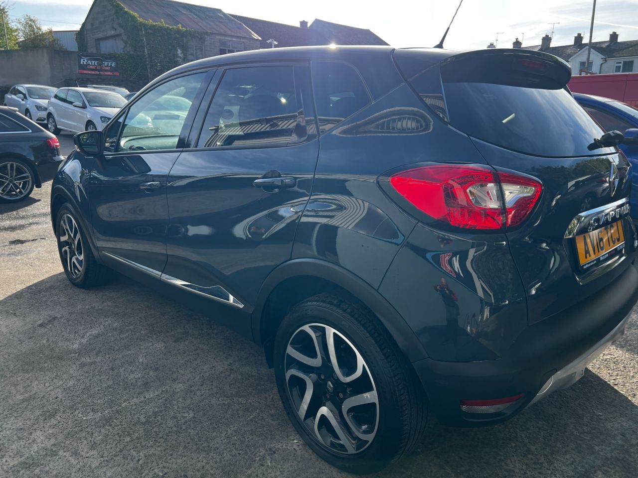 2016 RENAULT CAPTUR 1.5 dCi ENERGY Signature Nav SUV 5dr Diesel Manual Euro 6 (s/s) (110 ps) - vehicle photo 15 for sale on PureCar