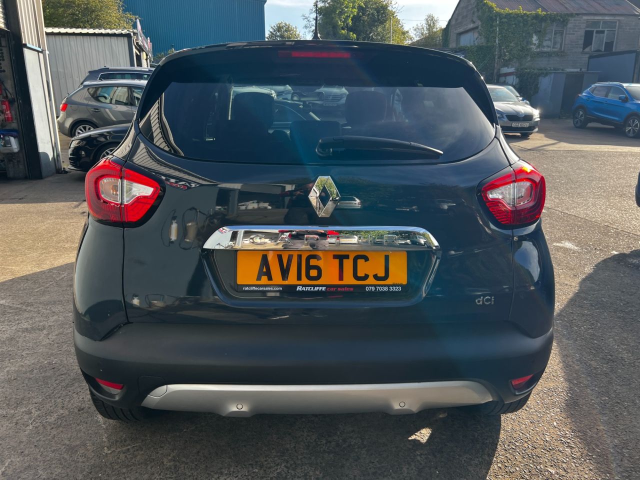 2016 RENAULT CAPTUR 1.5 dCi ENERGY Signature Nav SUV 5dr Diesel Manual Euro 6 (s/s) (110 ps) - vehicle photo 16 for sale on PureCar