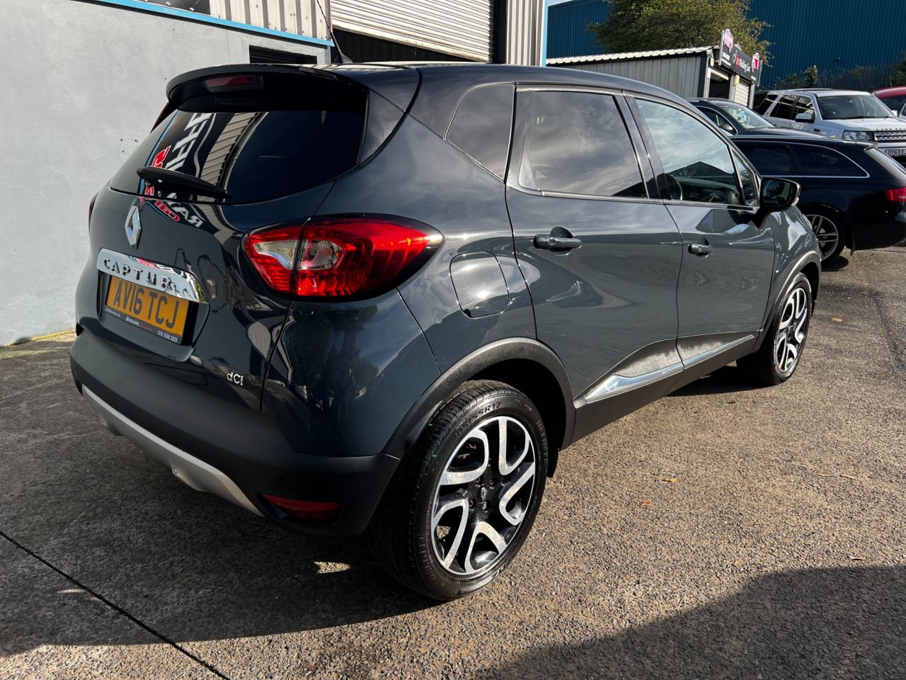 2016 RENAULT CAPTUR 1.5 dCi ENERGY Signature Nav SUV 5dr Diesel Manual Euro 6 (s/s) (110 ps) - vehicle photo 17 for sale on PureCar