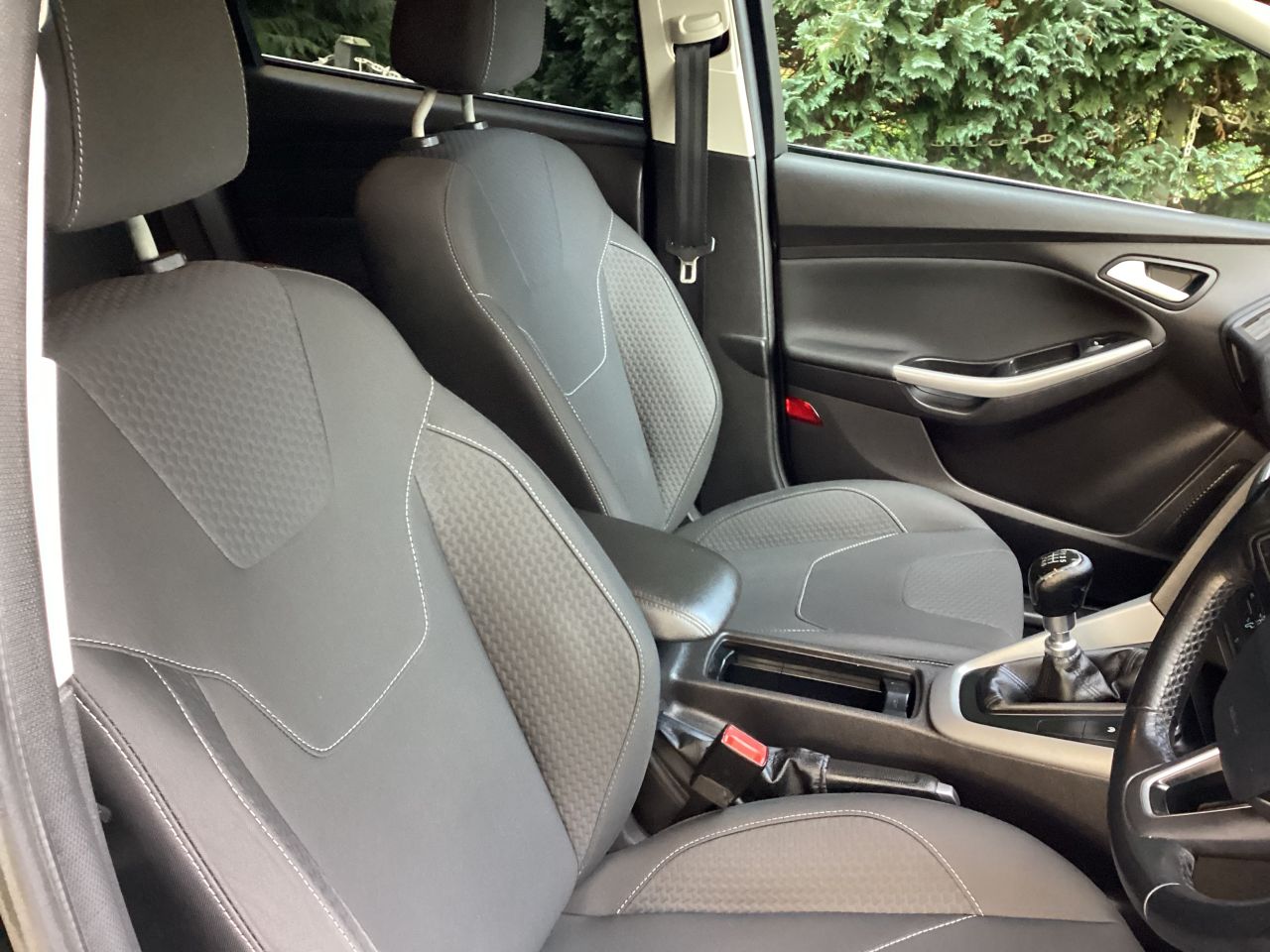 2016 FORD FOCUS 1.5 TDCi Zetec Hatchback 5dr Diesel Manual Euro 6 (s/s) (120 ps) - vehicle photo 15 for sale on PureCar
