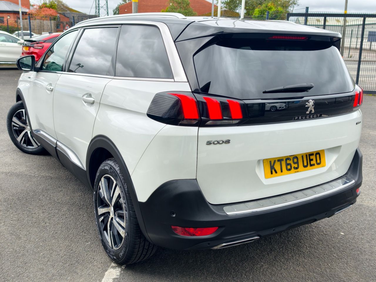 2020 PEUGEOT 1.5 BlueHDi GT Line SUV 5dr Diesel EAT Euro 6 (s/s) (130 ps) - vehicle photo 4 for sale on PureCar