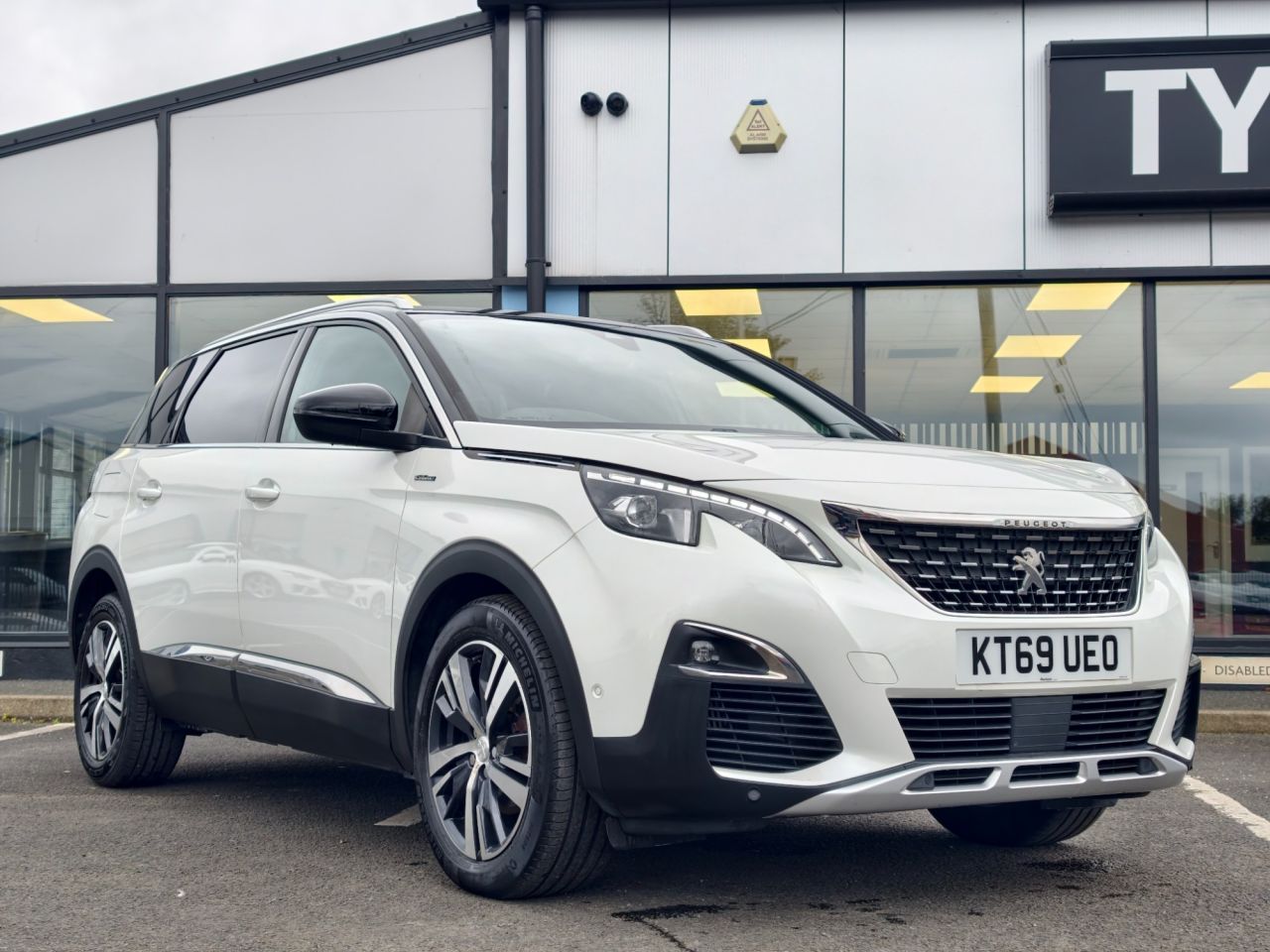 2020 PEUGEOT 1.5 BlueHDi GT Line SUV 5dr Diesel EAT Euro 6 (s/s) (130 ps) - vehicle photo 15 for sale on PureCar