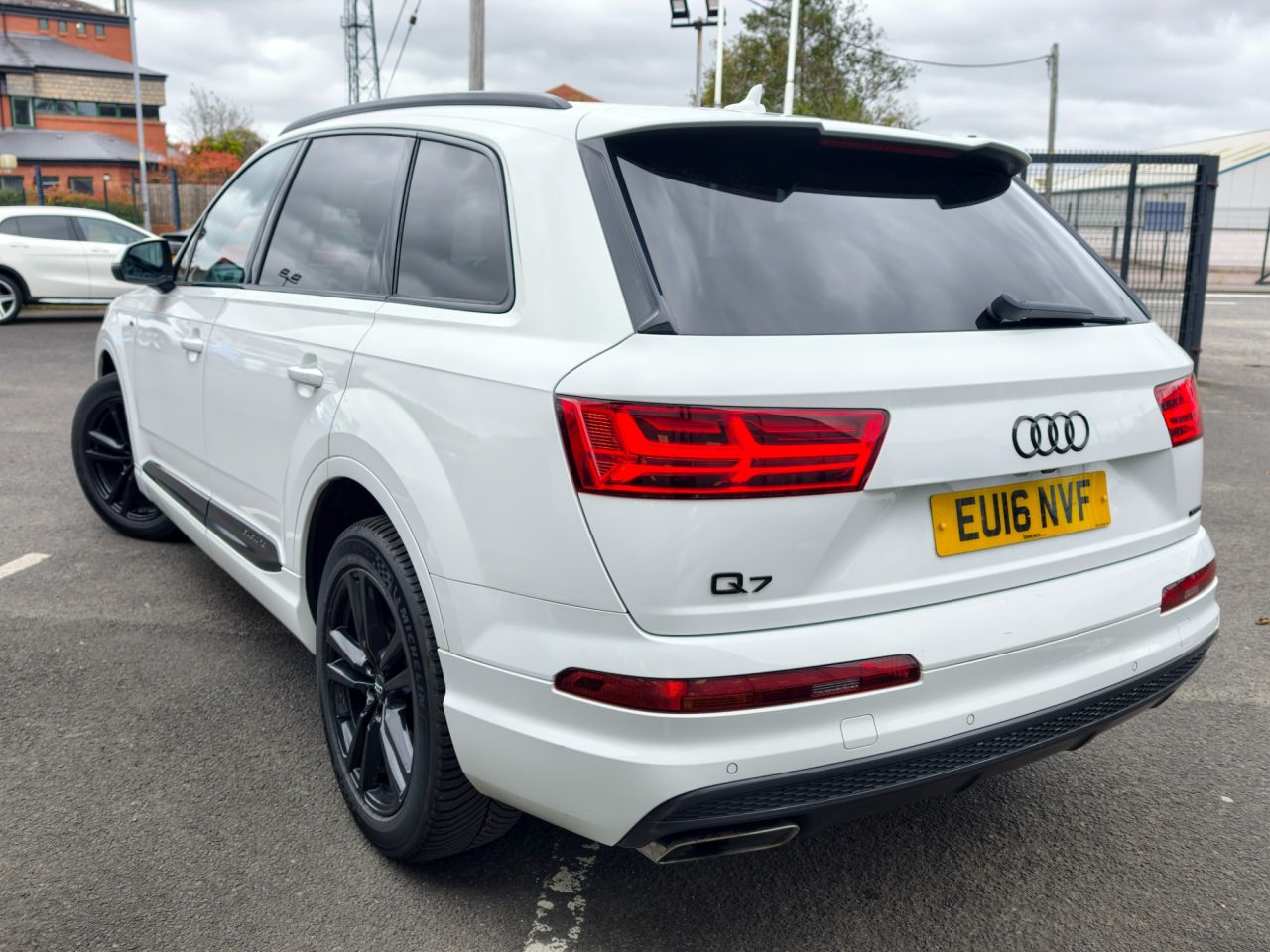 2016 AUDI Q7 S Line - vehicle photo 4 for sale on PureCar