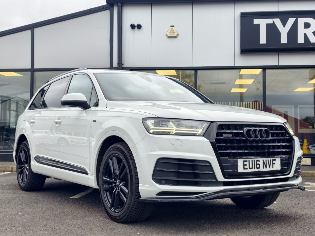 2016 AUDI Q7 S Line - vehicle photo 15 for sale on PureCar