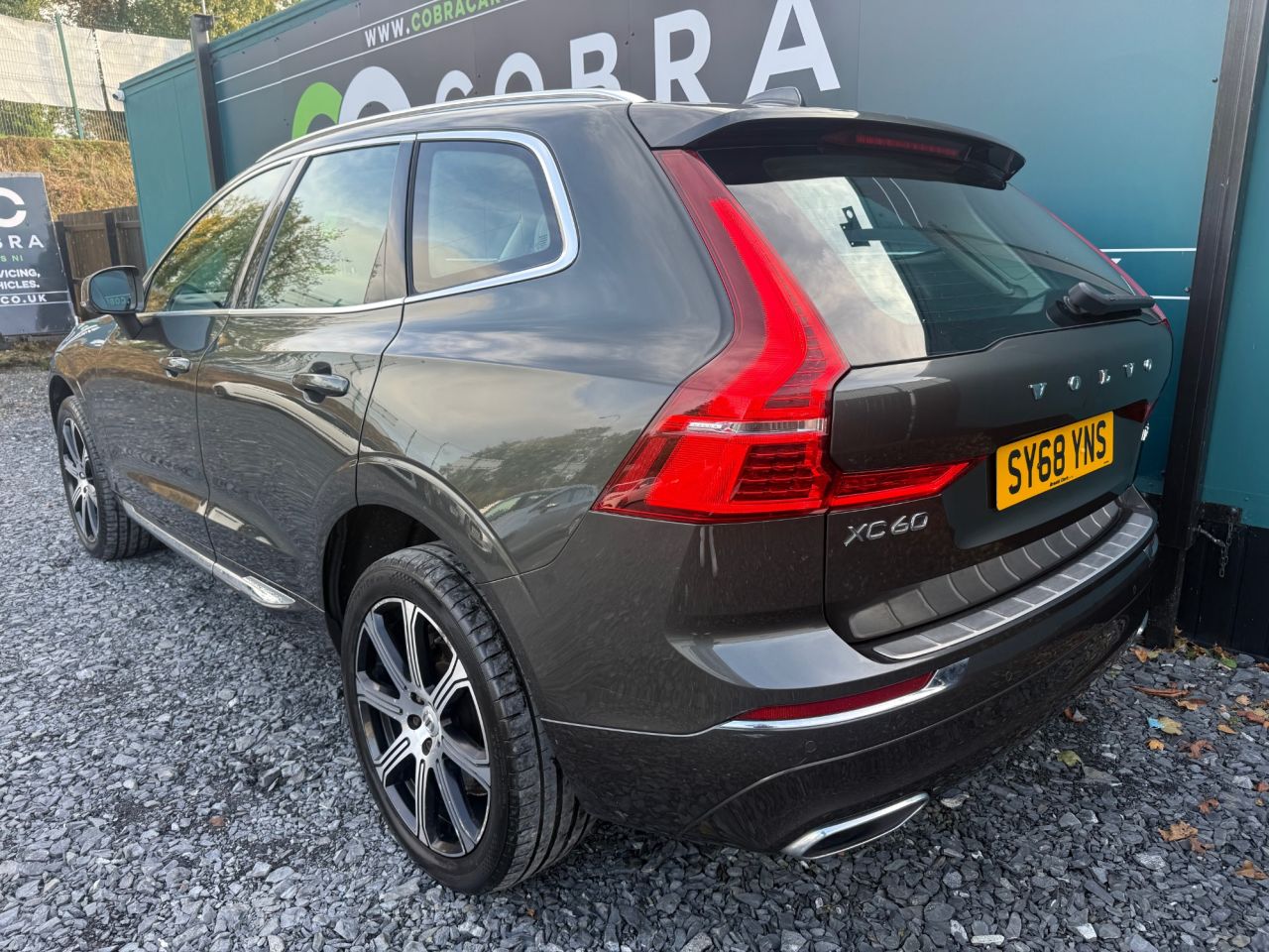 2018 VOLVO XC60 2.0 D5 PowerPulse Inscription Pro SUV 5dr Diesel Auto AWD Euro 6 (s/s) (235 - vehicle photo 9 for sale on PureCar