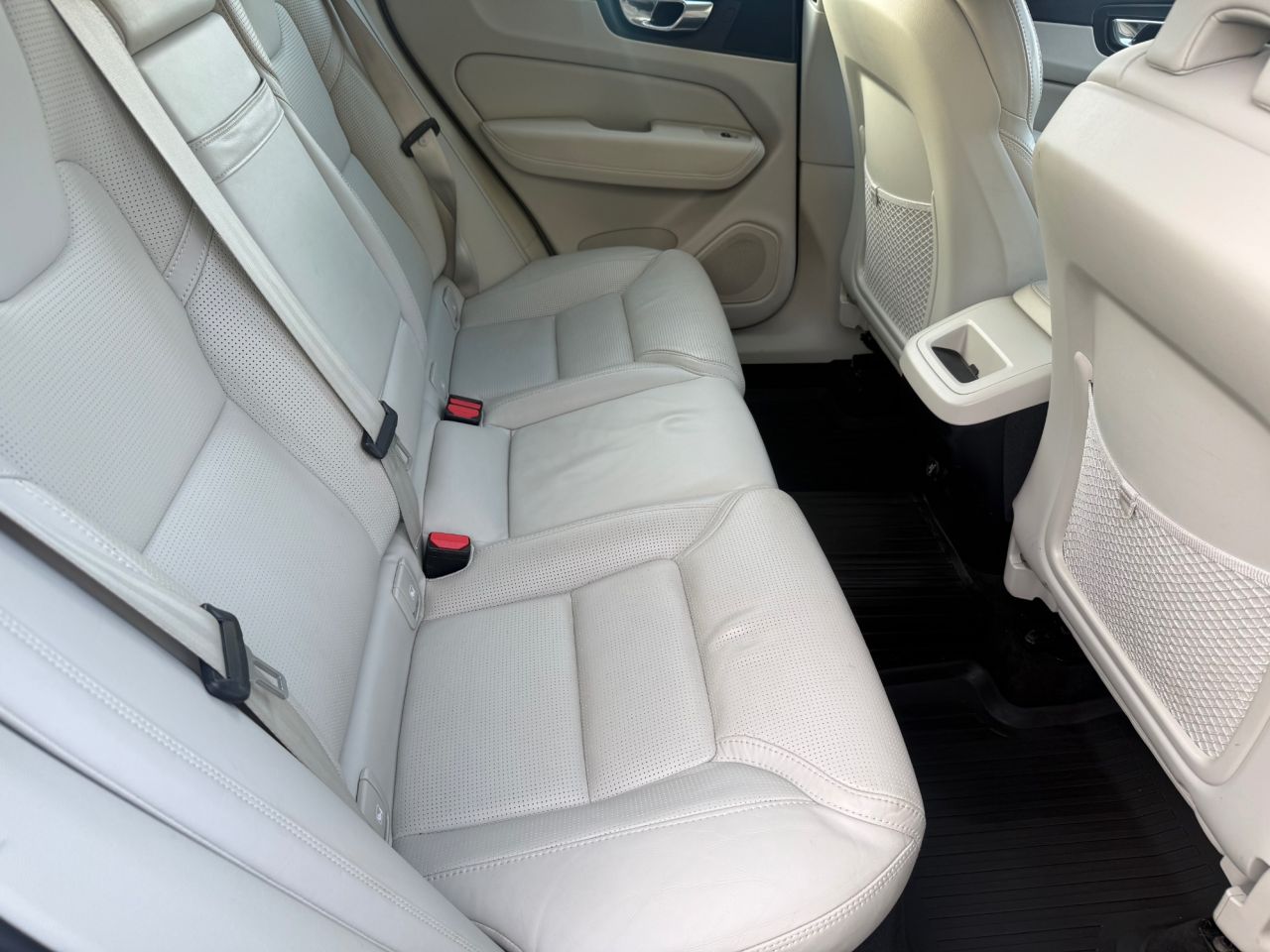 2018 VOLVO XC60 2.0 D5 PowerPulse Inscription Pro SUV 5dr Diesel Auto AWD Euro 6 (s/s) (235 - vehicle photo 16 for sale on PureCar