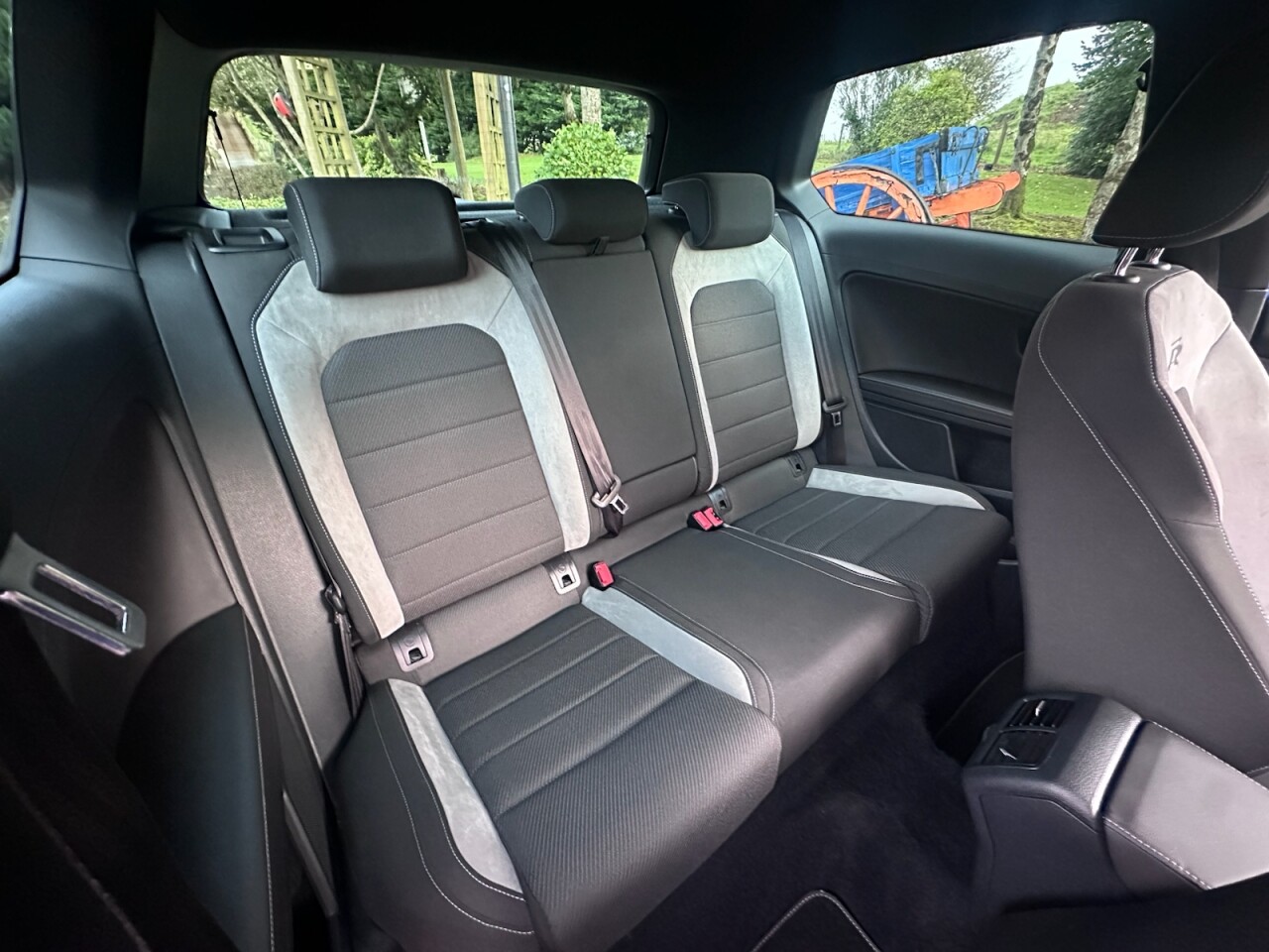2015 VOLKSWAGEN GOLF 2.0 TSI BlueMotion Tech R Hatchback 3dr Petrol DSG 4Motion Euro 6 (s/s) (30 - vehicle photo 6 for sale on PureCar