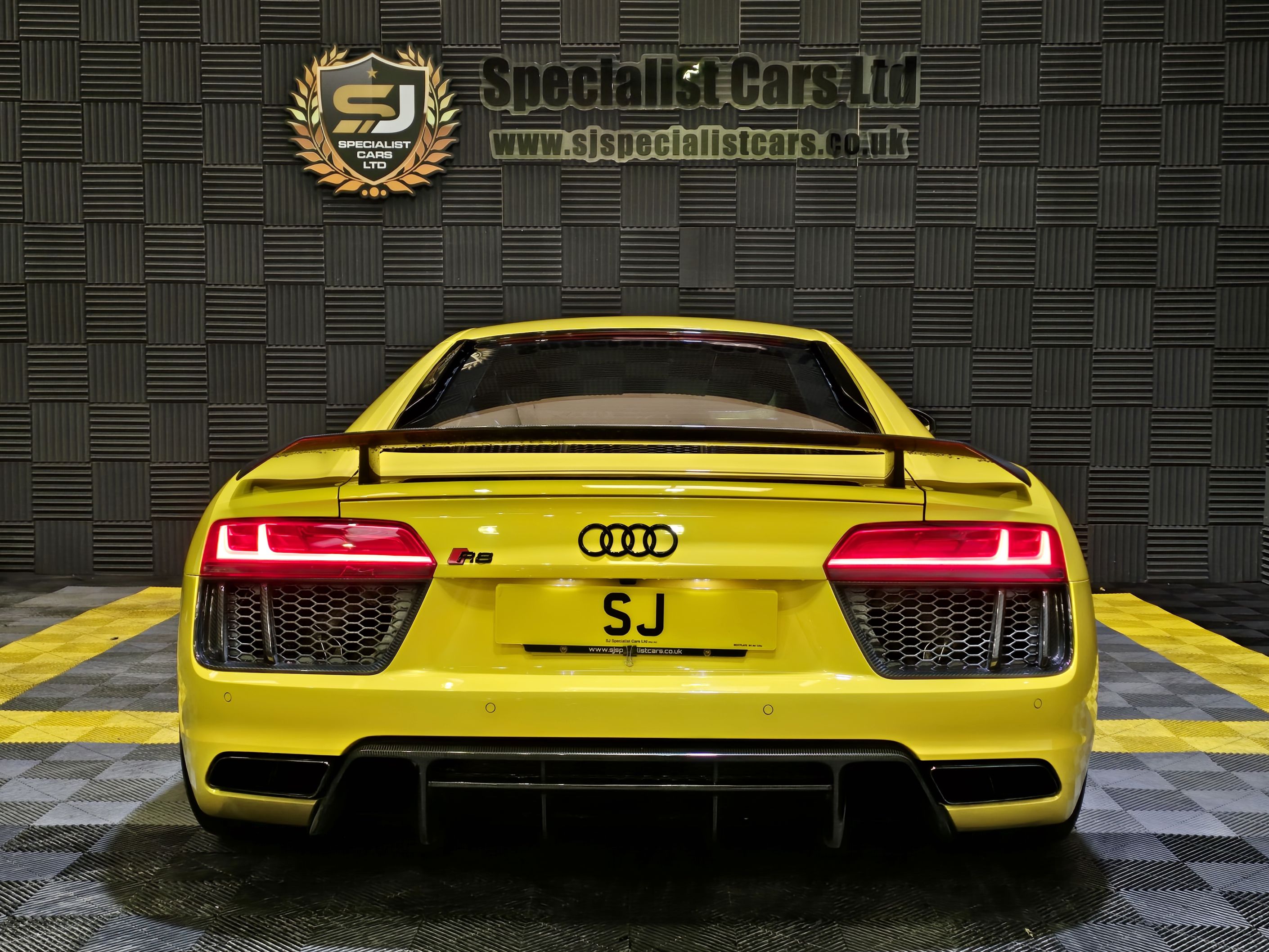 Audi R8 5.2 Fsi V10 Plus Coupe 2dr Petrol S Tronic Quattro Euro 6 (s/S ...