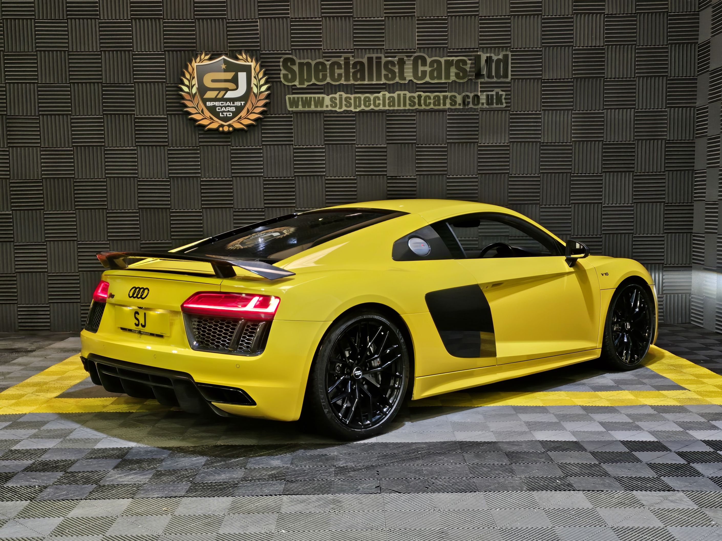 Audi R8 5.2 Fsi V10 Plus Coupe 2dr Petrol S Tronic Quattro Euro 6 (s/S ...