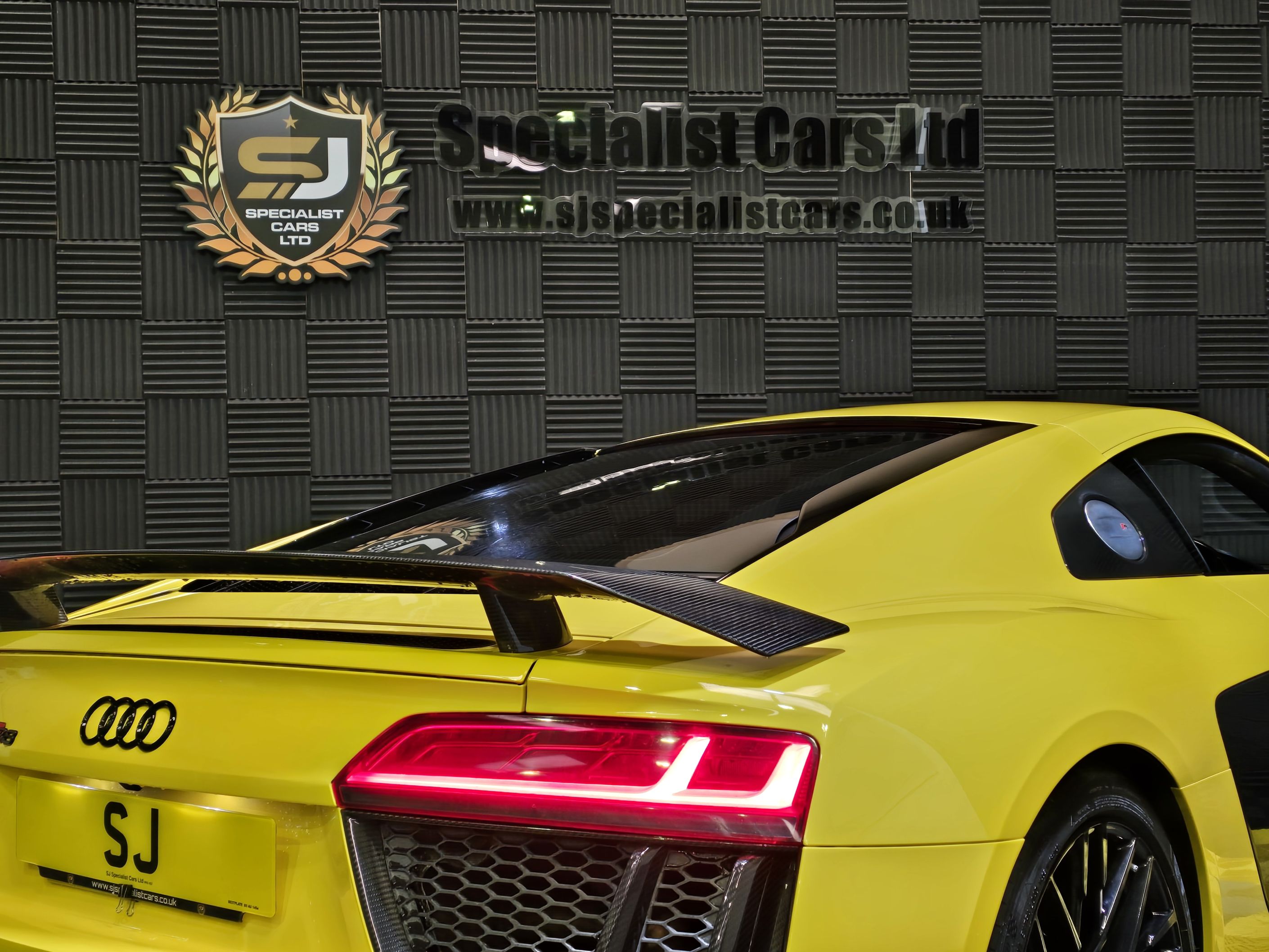 Audi R8 5.2 Fsi V10 Plus Coupe 2dr Petrol S Tronic Quattro Euro 6 (s/S ...