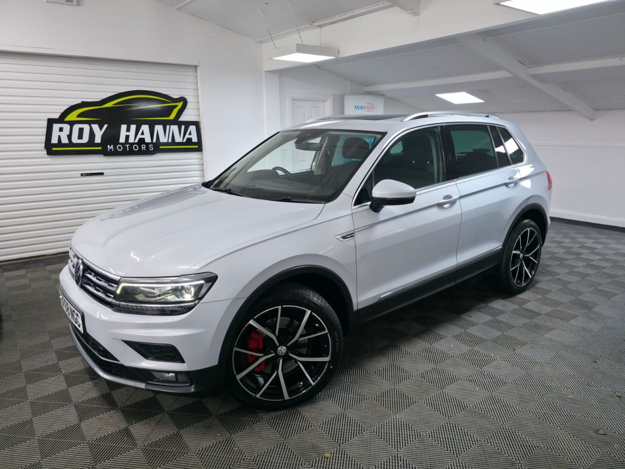 2018 VOLKSWAGEN TIGUAN 2.0 TDI SEL SUV 5dr Diesel DSG 4Motion Euro 6 (s/s) (190 ps) WHITE SILVER- - vehicle photo 2 for sale on PureCar