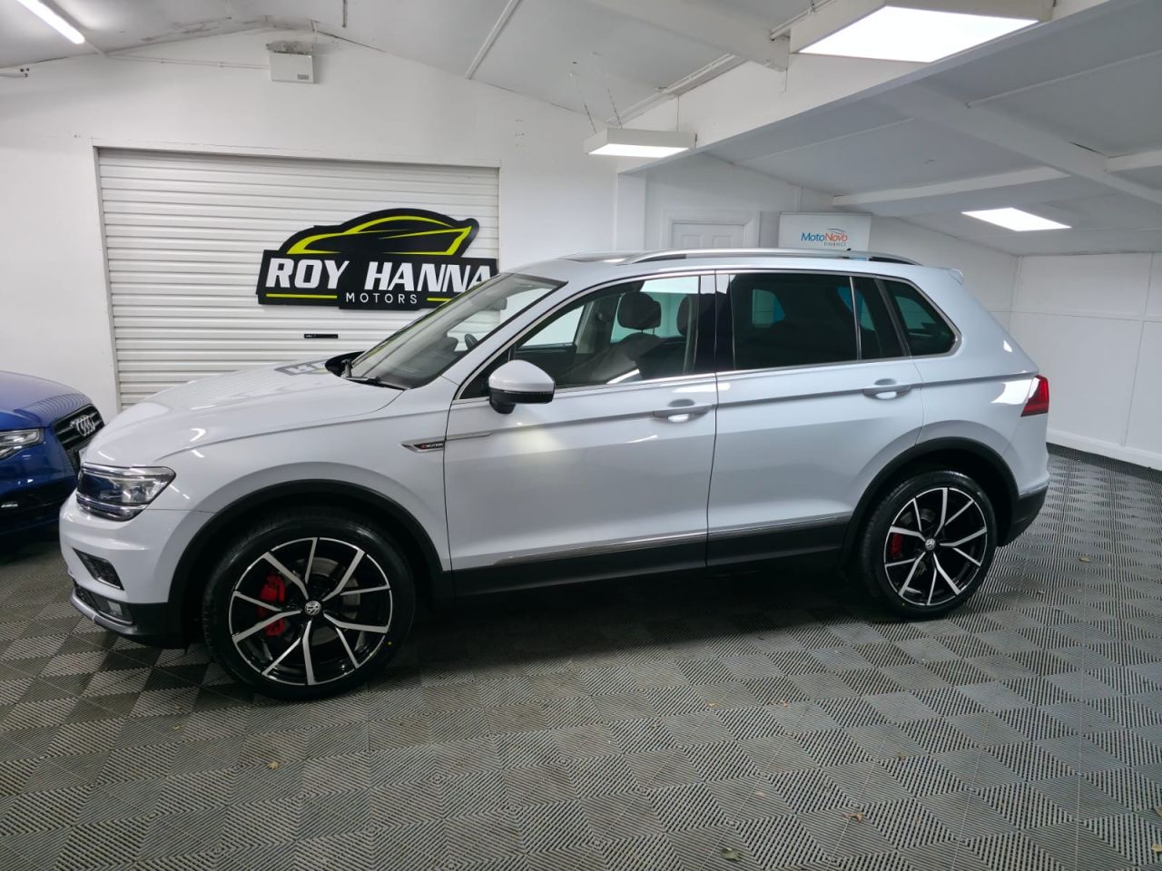 2018 VOLKSWAGEN TIGUAN 2.0 TDI SEL SUV 5dr Diesel DSG 4Motion Euro 6 (s/s) (190 ps) WHITE SILVER- - vehicle photo 3 for sale on PureCar