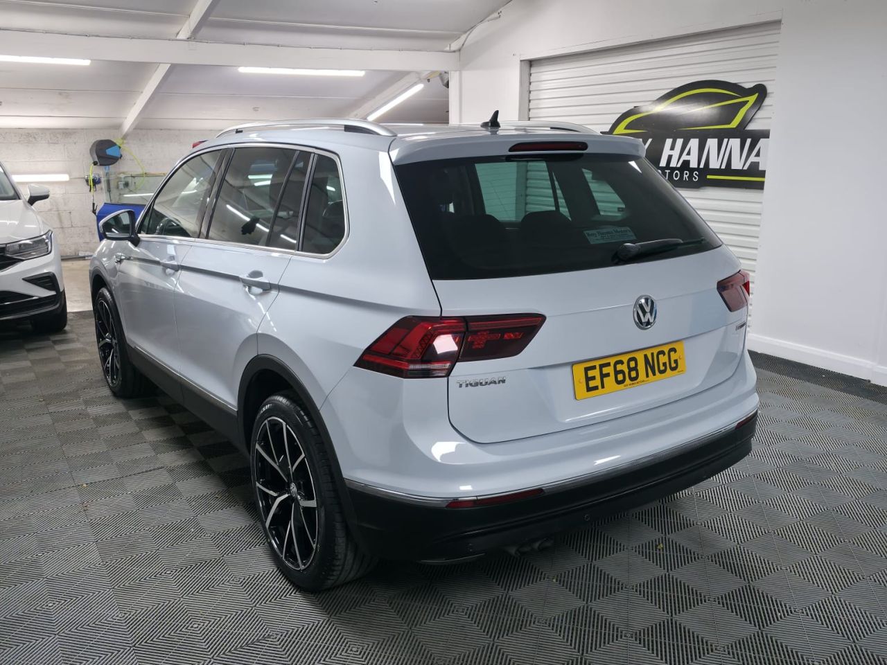 2018 VOLKSWAGEN TIGUAN 2.0 TDI SEL SUV 5dr Diesel DSG 4Motion Euro 6 (s/s) (190 ps) WHITE SILVER- - vehicle photo 4 for sale on PureCar