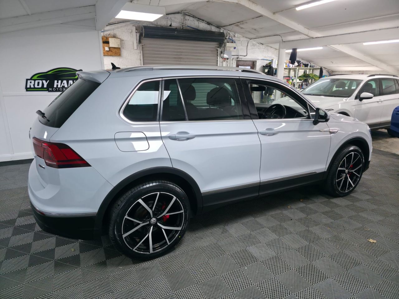 2018 VOLKSWAGEN TIGUAN 2.0 TDI SEL SUV 5dr Diesel DSG 4Motion Euro 6 (s/s) (190 ps) WHITE SILVER- - vehicle photo 7 for sale on PureCar
