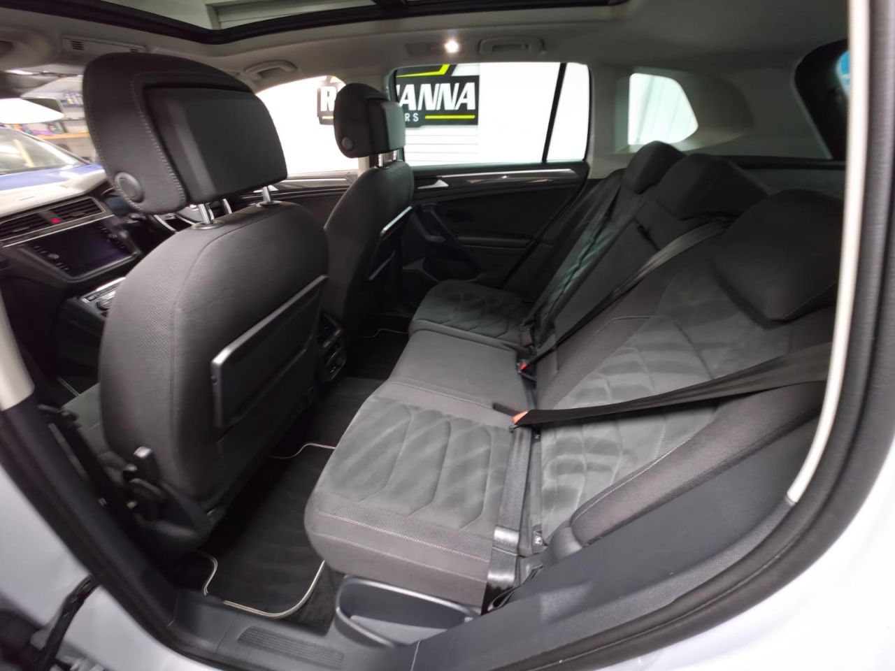 2018 VOLKSWAGEN TIGUAN 2.0 TDI SEL SUV 5dr Diesel DSG 4Motion Euro 6 (s/s) (190 ps) WHITE SILVER- - vehicle photo 14 for sale on PureCar