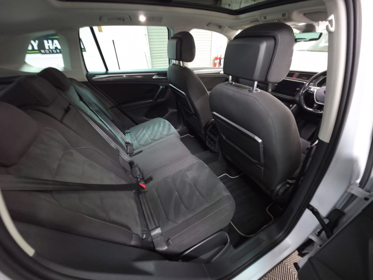 2018 VOLKSWAGEN TIGUAN 2.0 TDI SEL SUV 5dr Diesel DSG 4Motion Euro 6 (s/s) (190 ps) WHITE SILVER- - vehicle photo 18 for sale on PureCar